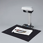 Scannen einer Zeitung mit dem Aufsichtsscanner ScanSnap SV600